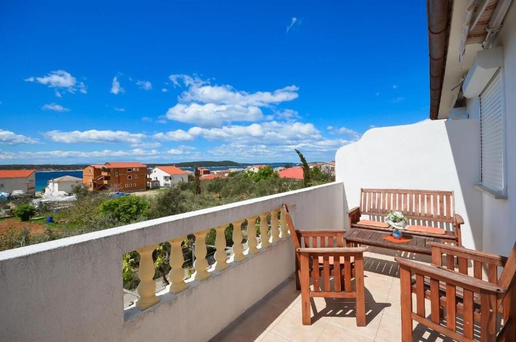 Apartments Biserka Barbat na Rabu المظهر الخارجي الصورة